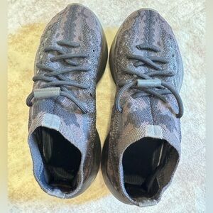 Yeezy boost 380 Onyx Men’s size 5